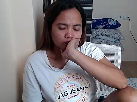 Snapshot of xTheLastVIRGINx chatting on February 3, 2026, 7:02 am xTheLastVIRGINx online show from February 3, 2026, 7:02 am