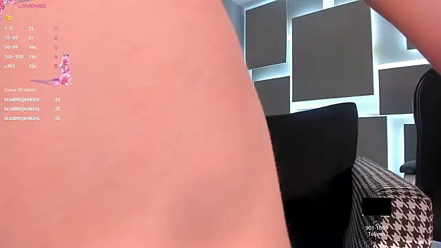 JuanitaClay online show from October 27, 2025, 4:19 pm