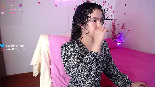 Snapshot of Karolina_1 chatting on September 26, 2025, 1:40 pm Karolina 1 online show from September 26, 2025, 1:40 pm