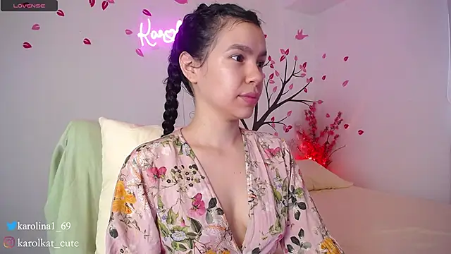 Snapshot of Karolina_1 chatting on February 22, 2025, 2:08 pm Karolina 1 online show from February 22, 2025, 2:08 pm