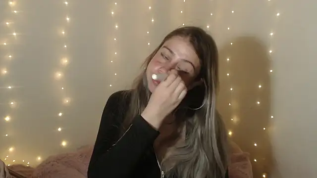 Snapshot of SweetSofty chatting on February 16, 2026, 9:45 pm SweetSofty online show from February 16, 2026, 9:45 pm