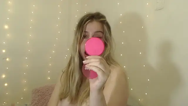 Snapshot of SweetSofty chatting on October 22, 2025, 11:14 pm SweetSofty online show from October 22, 2025, 11:14 pm