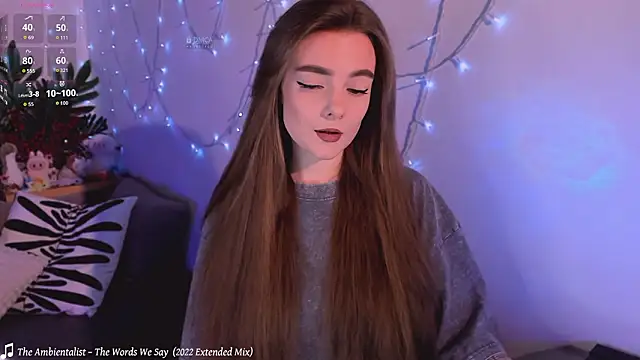 xwiuiwx online show from February 6, 2026, 9:33 pm