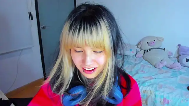 Akane-Mou online show from December 24, 2024, 4:00 am