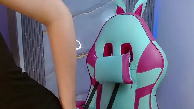 sofia henaok online show from February 20, 2025, 12:30 am