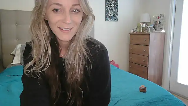 Heyitsmee33 online show from September 16, 2025, 11:44 am