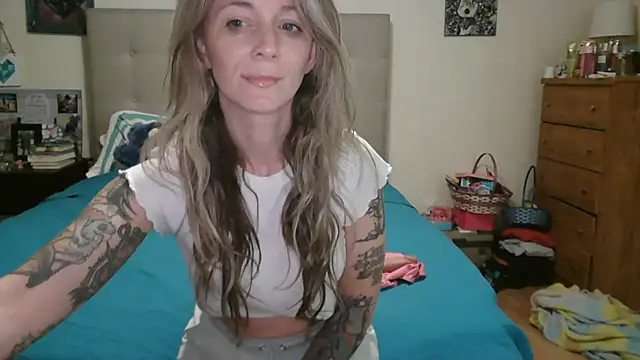 Heyitsmee33 online show from April 9, 2026, 9:59 am