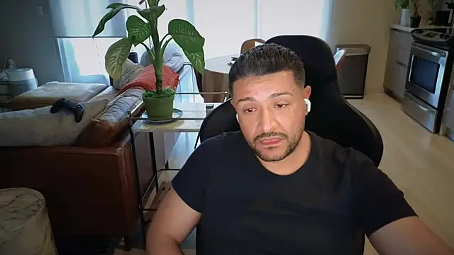 HungandThickLatin online show from October 25, 2025, 12:32 am