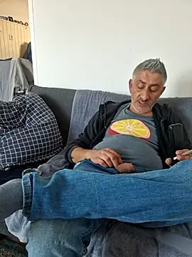 cuci45 online show from November 9, 2025, 1:59 pm