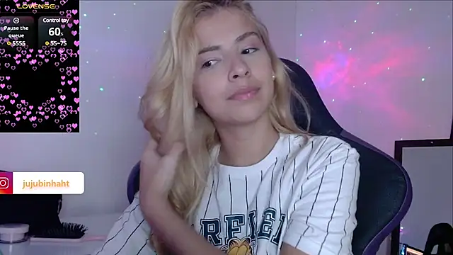 Snapshot of jujubinhahot chatting on March 18, 2025, 8:06 am jujubinhahot online show from March 18, 2025, 8:06 am