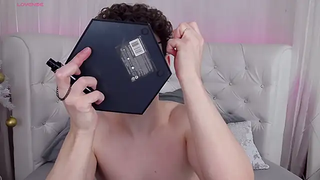 RobbyCharming online show from January 9, 2026, 3:35 am