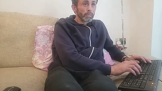 uk-bobbie-uk online show from October 27, 2025, 3:57 pm