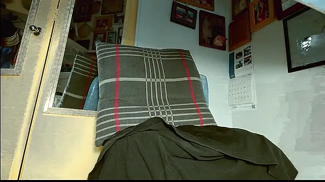 Snapshot of cj4menAZ chatting on April 5, 2026, 10:16 pm cj4menAZ online show from April 5, 2026, 10:16 pm
