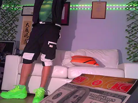 OSIRlS online show from December 17, 2025, 3:28 pm