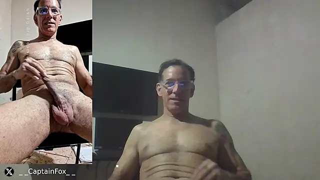 Snapshot of CaptainFox chatting on August 4, 2026, 12:59 am CaptainFox online show from August 4, 2026, 12:59 am