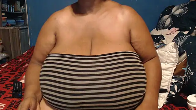 CUTEFIRMMELONSS online show from February 28, 2026, 7:35 pm