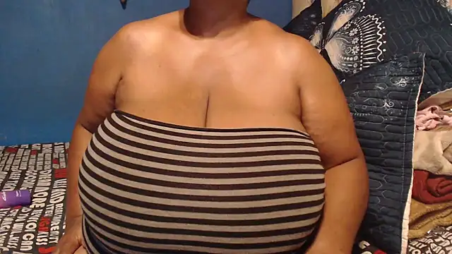 CUTEFIRMMELONSS online show from April 4, 2026, 6:25 pm