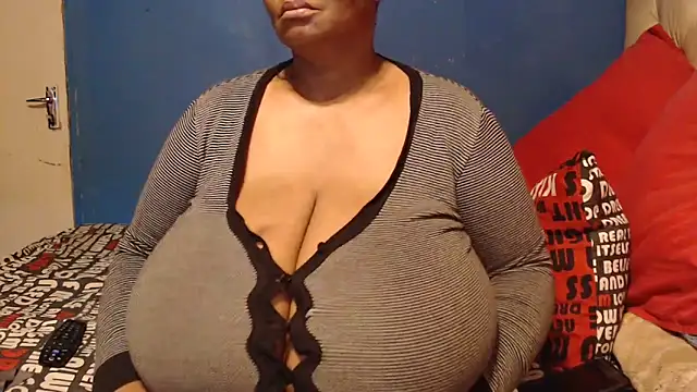 CUTEFIRMMELONSS online show from November 15, 2025, 3:21 am