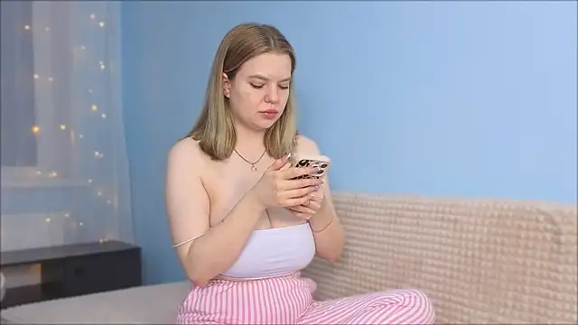 Snapshot of LovlyBambi chatting on January 14, 2025, 2:00 pm LovlyBambi online show from January 14, 2025, 2:00 pm