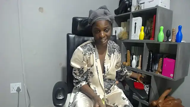 Shaniko89 online show from November 11, 2025, 4:51 am