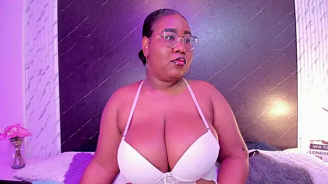 Snapshot of Darnellqueen chatting on October 1, 2025, 3:22 am Darnellqueen online show from October 1, 2025, 3:22 am
