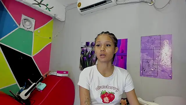 Snapshot of MarianaManzur chatting on March 8, 2025, 1:36 pm MarianaManzur online show from March 8, 2025, 1:36 pm