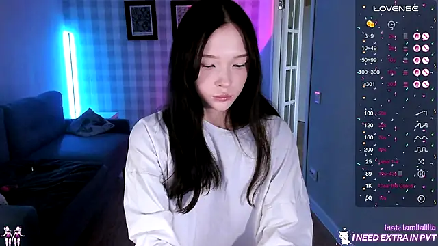 lialiliaa online show from October 10, 2025, 8:59 am