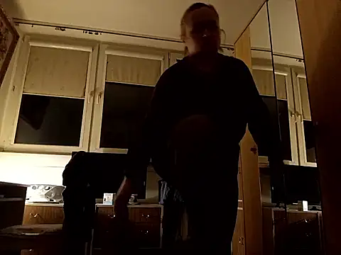 Snapshot of She-devilx chatting on February 19, 2025, 9:14 pm She-devilx online show from February 19, 2025, 9:14 pm