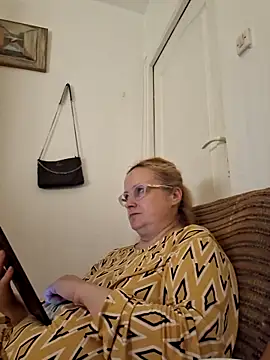 Snapshot of She-devilx chatting on September 16, 2025, 7:59 pm She-devilx online show from September 16, 2025, 7:59 pm