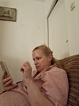 Snapshot of She-devilx chatting on September 12, 2025, 7:13 pm She-devilx online show from September 12, 2025, 7:13 pm