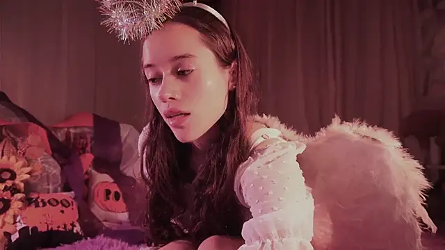 Snapshot of _Avriles_ chatting on November 1, 2025, 1:34 am Avriles online show from November 1, 2025, 1:34 am