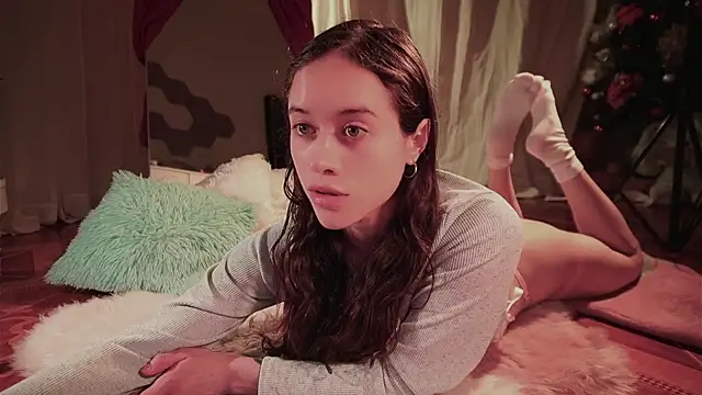 Snapshot of _Avriles_ chatting on December 17, 2025, 12:48 am Avriles online show from December 17, 2025, 12:48 am