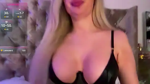 Snapshot of ChloeFerrari chatting on July 5, 2026, 4:19 am ChloeFerrari online show from July 5, 2026, 4:19 am