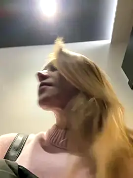 ValenciaShock online show from November 26, 2025, 7:19 am