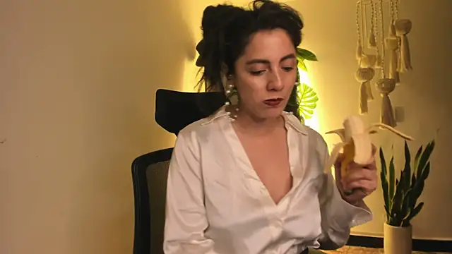 Snapshot of Mala_Bad chatting on February 11, 2025, 4:13 pm Mala Bad online show from February 11, 2025, 4:13 pm