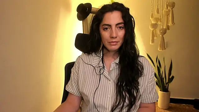 Snapshot of Mala_Bad chatting on March 17, 2025, 12:46 pm Mala Bad online show from March 17, 2025, 12:46 pm