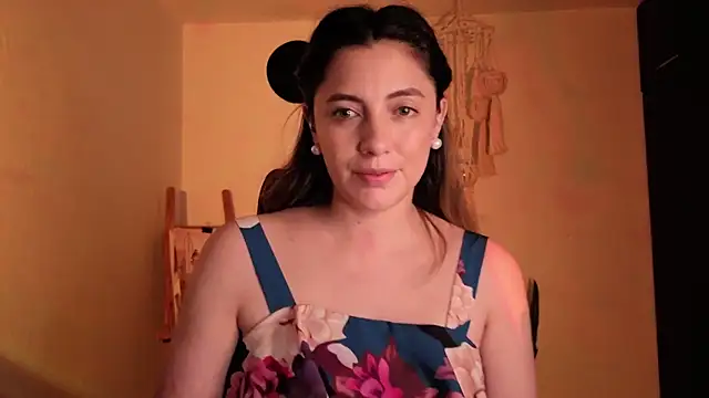 Snapshot of Mala_Bad chatting on November 9, 2025, 2:21 pm Mala Bad online show from November 9, 2025, 2:21 pm