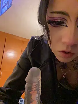 Lucygothic online show from October 10, 2025, 11:22 am