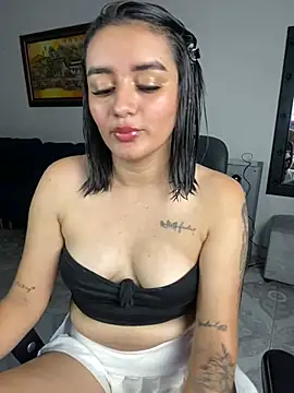Snapshot of Lucia-Candy chatting on January 19, 2025, 1:43 am Lucia-Candy online show from January 19, 2025, 1:43 am