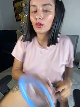Snapshot of Lucia-Candy chatting on January 5, 2025, 12:31 am Lucia-Candy online show from January 5, 2025, 12:31 am