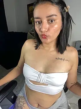 Snapshot of Lucia-Candy chatting on December 26, 2024, 11:35 pm Lucia-Candy online show from December 26, 2024, 11:35 pm