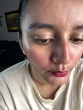 Snapshot of Lucia-Candy chatting on March 18, 2025, 1:24 am Lucia-Candy online show from March 18, 2025, 1:24 am