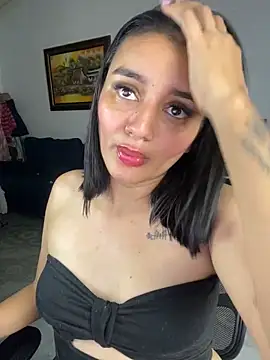 Snapshot of Lucia-Candy chatting on January 25, 2025, 2:15 am Lucia-Candy online show from January 25, 2025, 2:15 am