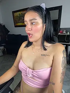 Snapshot of Lucia-Candy chatting on February 24, 2025, 12:20 am Lucia-Candy online show from February 24, 2025, 12:20 am