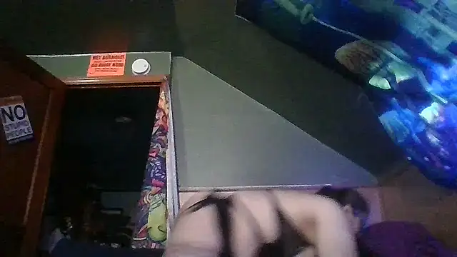 Snapshot of sluttypumpkin420 chatting on March 10, 2025, 12:28 am sluttypumpkin420 online show from March 10, 2025, 12:28 am