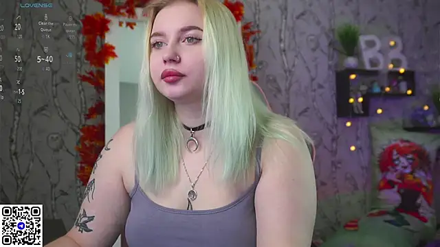 Snapshot of Moon_Valkyrie chatting on October 23, 2025, 8:35 am Moon Valkyrie online show from October 23, 2025, 8:35 am