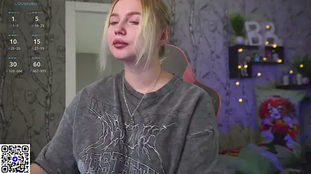 Snapshot of Moon_Valkyrie chatting on November 19, 2025, 9:53 am Moon Valkyrie online show from November 19, 2025, 9:53 am