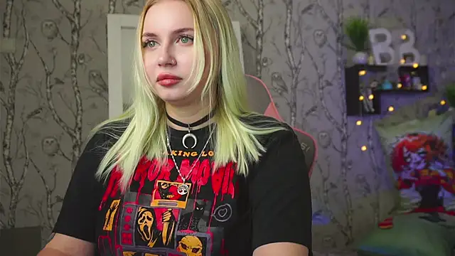 Snapshot of Moon_Valkyrie chatting on February 3, 2026, 6:22 am Moon Valkyrie online show from February 3, 2026, 6:22 am