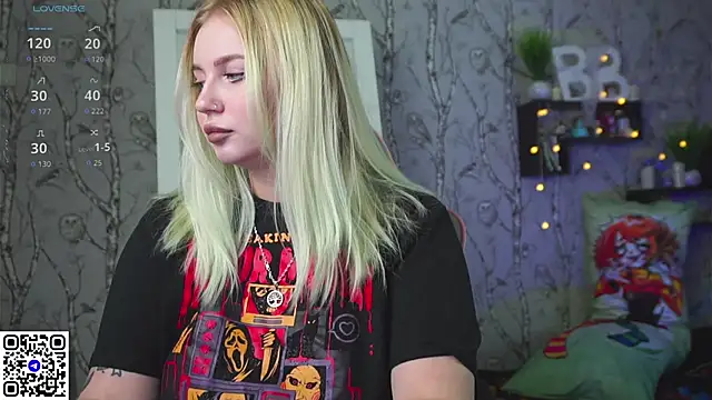 Snapshot of Moon_Valkyrie chatting on December 16, 2025, 9:13 am Moon Valkyrie online show from December 16, 2025, 9:13 am