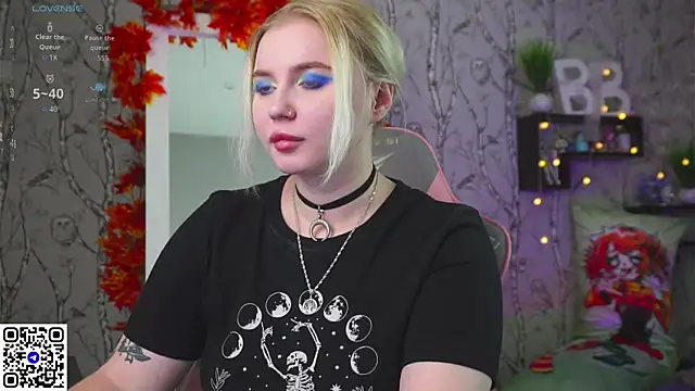 Snapshot of Moon_Valkyrie chatting on October 24, 2025, 8:57 am Moon Valkyrie online show from October 24, 2025, 8:57 am